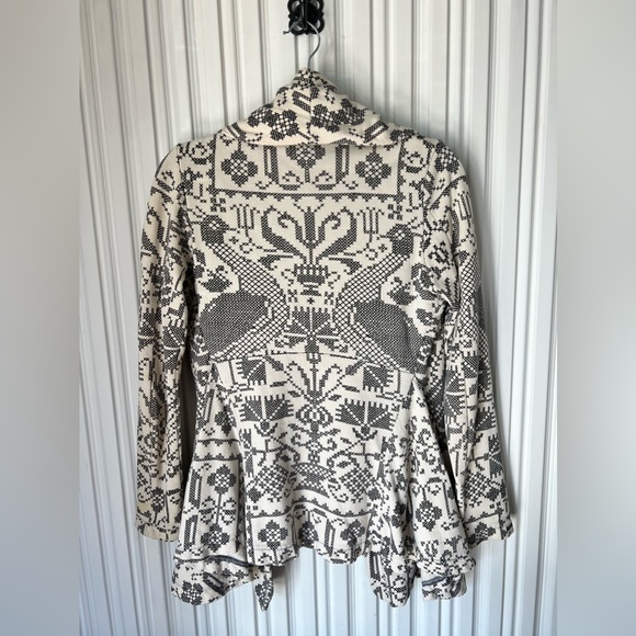 RARE Free People Cream & Black Bird Print Wide Lapel Fitted Cardigan Jacket S - Picture 4 of 8